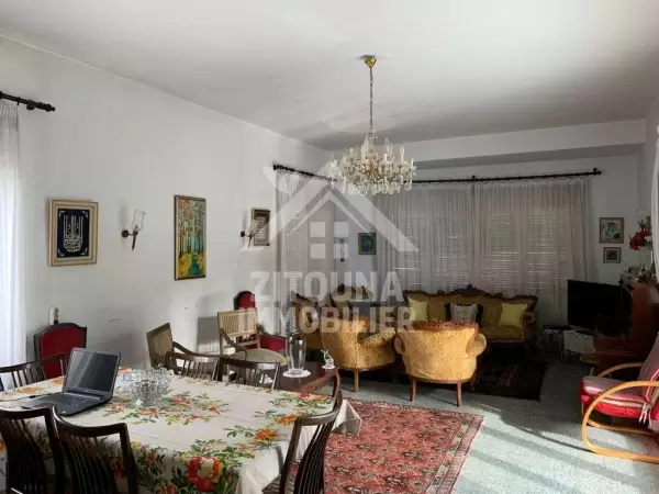 A vendre une villa à Menzah proche de lycée père Blanc