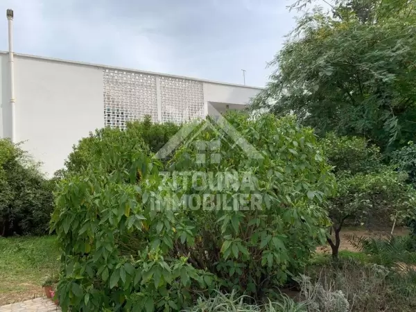 A vendre une villa à Menzah proche de lycée père Blanc