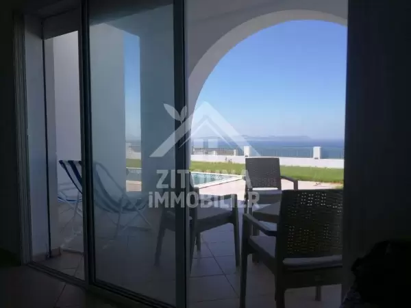 Superbe villa en sommet de colline avec piscine et vue panoramique sur mer