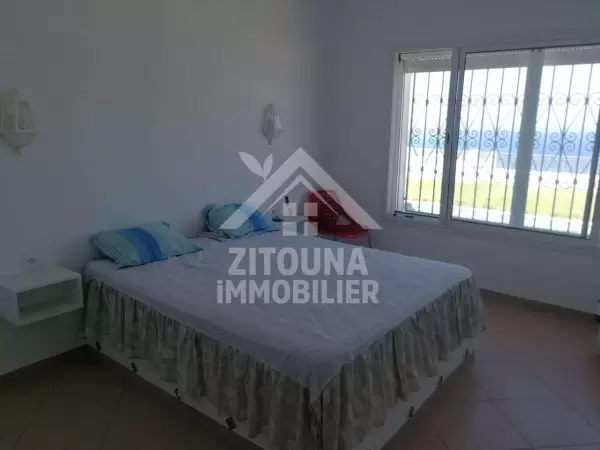 Superbe villa en sommet de colline avec piscine et vue panoramique sur mer