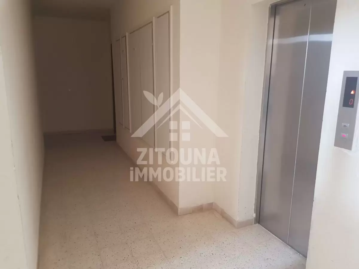 A vendre un appartement à Raoued Plage (4010)