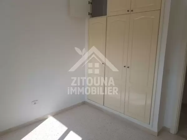 A vendre un appartement à Raoued Plage (4010)