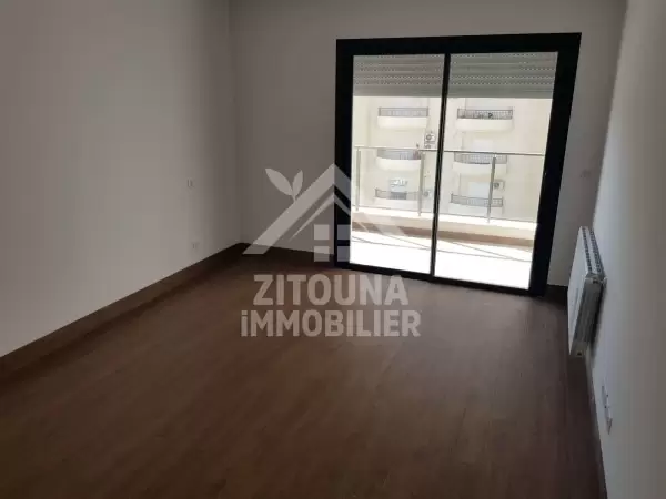A louer un bel appartement aux jardins de Carthage