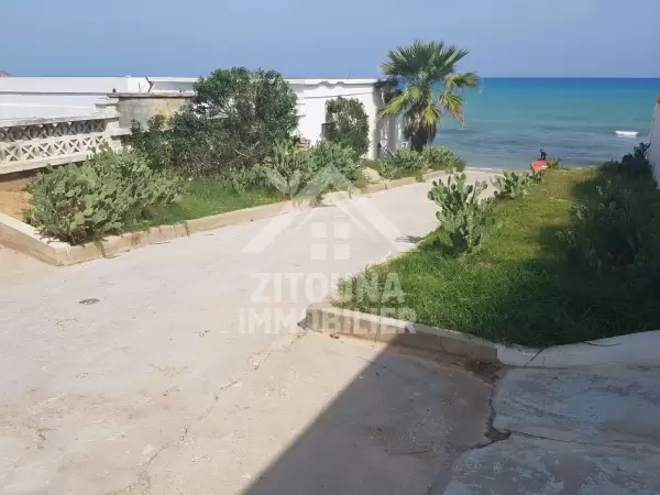 A louer un RDC de villa Meublé à la Marsa Corniche