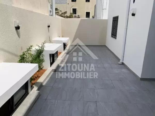 A louer un bel appartement tout neuf , jamais habité au cœur de la Marsa