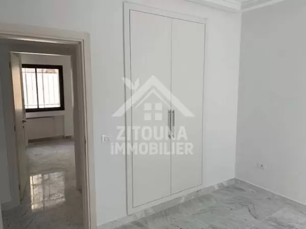A louer un bel appartement tout neuf , jamais habité au cœur de la Marsa
