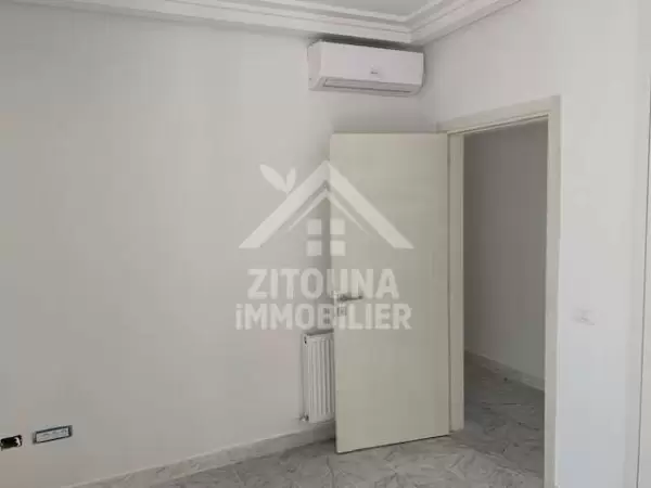 A louer un bel appartement tout neuf , jamais habité au cœur de la Marsa
