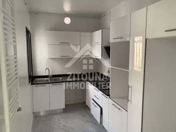 A louer un bel appartement tout neuf , jamais habité au cœur de la Marsa