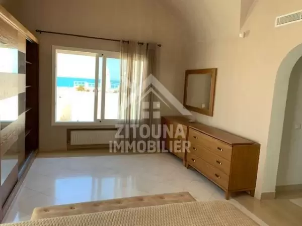 Un beau triplex a louer avec une vue surprenante sur le port