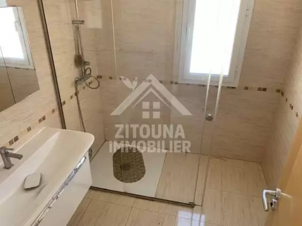 Un beau triplex a louer avec une vue surprenante sur le port