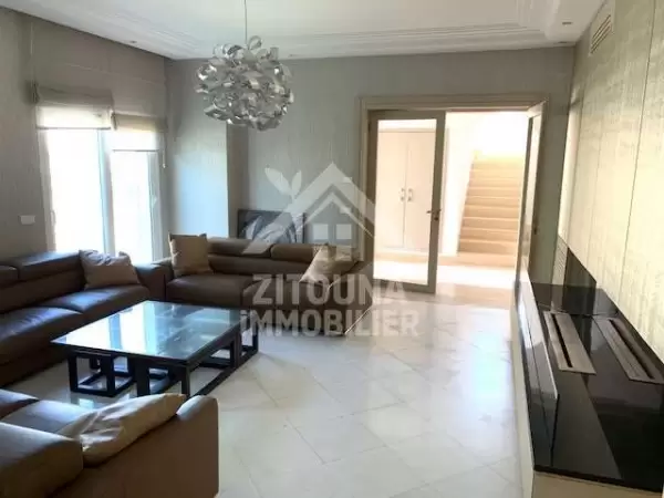Un beau triplex a louer avec une vue surprenante sur le port