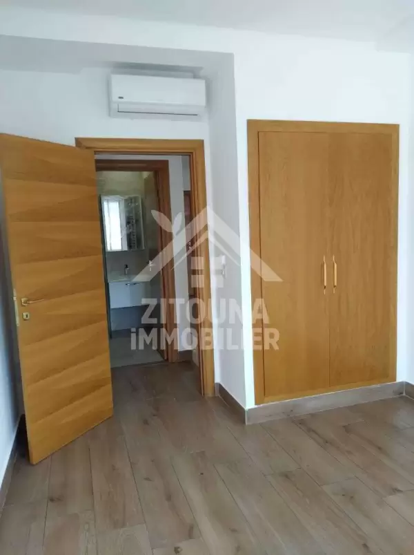 A louer un bel appartement Neuf jamais habité aux jardins de Carthage