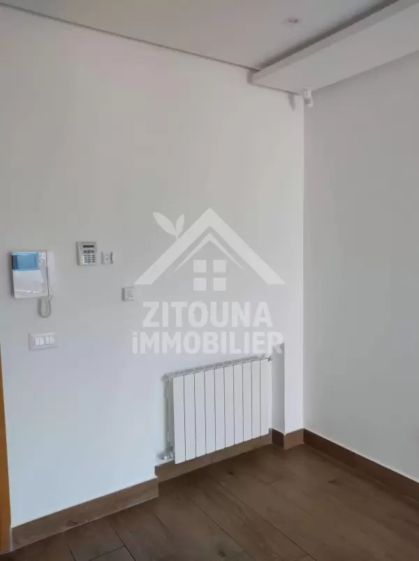 A louer un bel appartement Neuf jamais habité aux jardins de Carthage