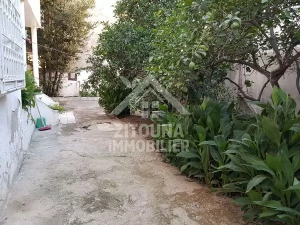 une villa inachevée à la soukra