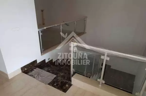 A Louer un duplex de très haut standing et neuf aux les Jardins de Carthage (3807)