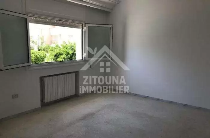 A louer un beau duplex dans une résidence gardée à Ain Zaghouen