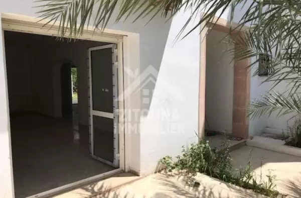 A louer un beau duplex dans une résidence gardée à Ain Zaghouen