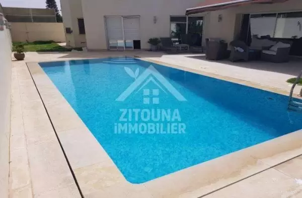 A louer une belle villa avec piscine à Gammarth