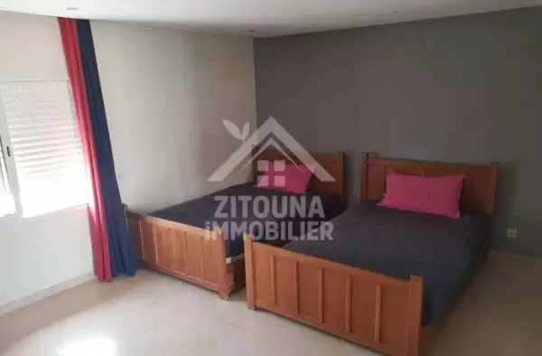 A louer une belle villa avec piscine à Gammarth