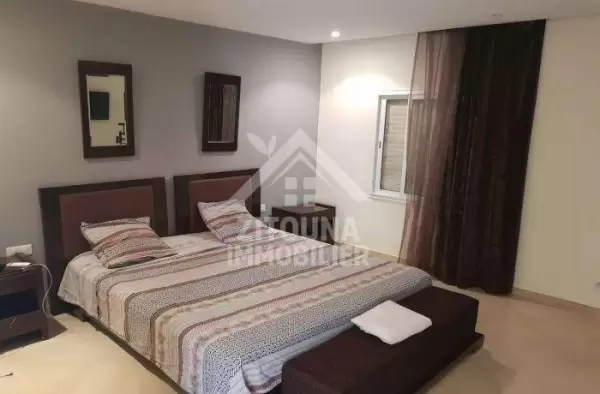 A louer une belle villa avec piscine à Gammarth