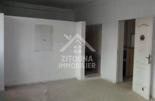 immeuble fond et mur à la soukra