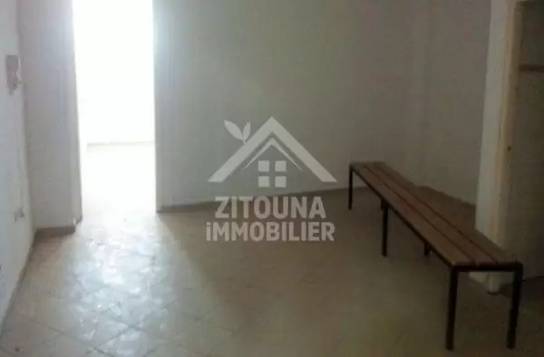 immeuble fond et mur à la soukra