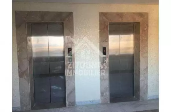 A louer deux bureaux au lac 2