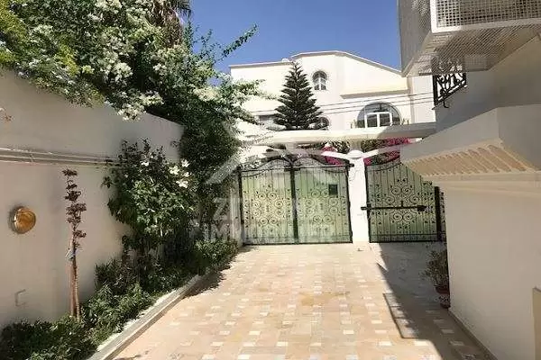 A louer un étage de villa à laouina