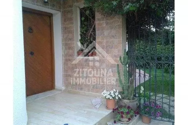 A louer une villa à Shotrana 1 la Soukra