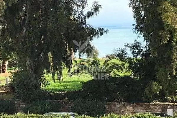 A louer une belle villa à Carthage avec une vue sur mer (AM3288)