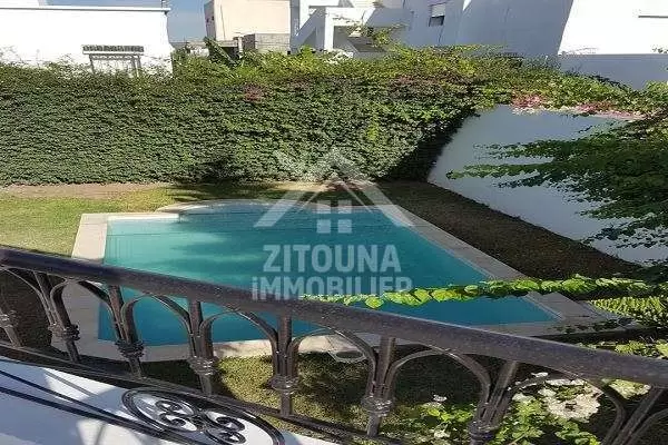 A louer une belle villa à cité la roseraie La Marsa(AM3267)