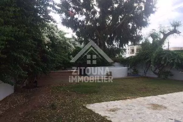 Villa a louer à la Marsa ville (AM3241)