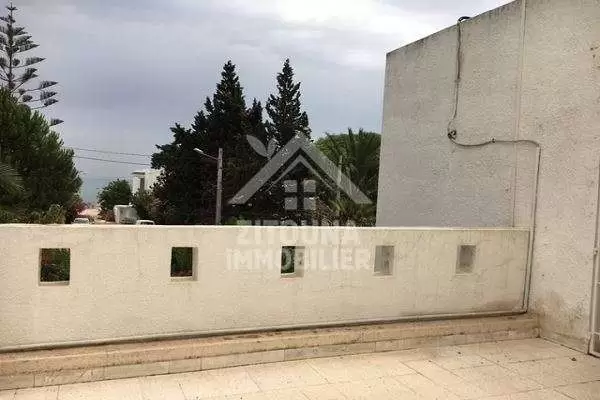 une villa a louer avec vue sur mer à la Marsa(3161)