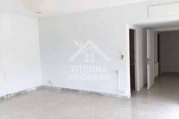 une villa a louer avec vue sur mer à la Marsa(3161)