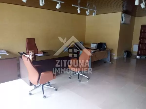 Un immeuble à vendre à usage bureautique