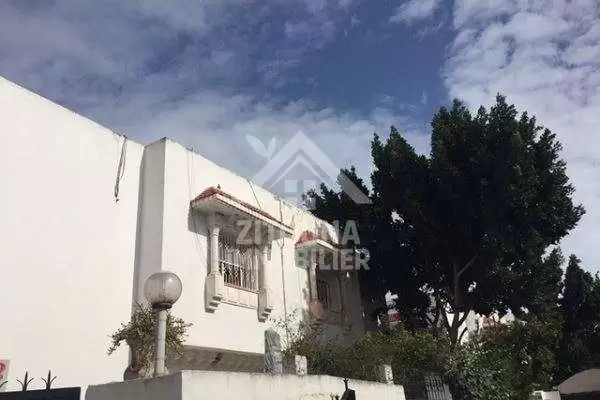 A louer un beau duplex à la marsa (3041)