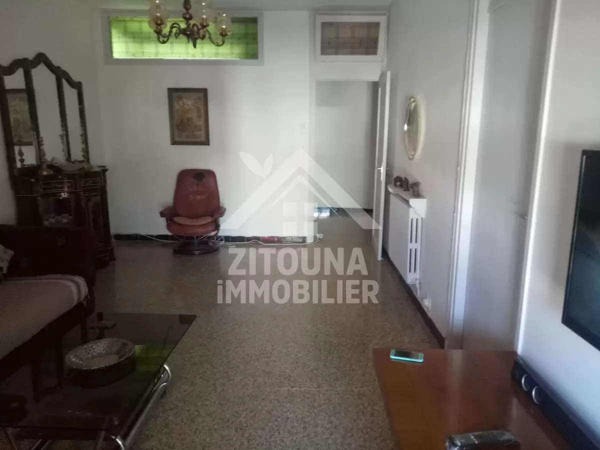 A Vendre bel appartement dans un quartier résidentiel à Menzah 1 (4097)