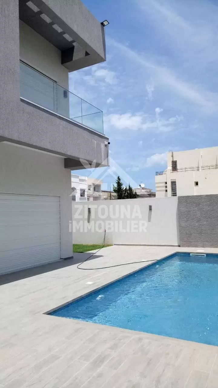 A Louer une belle Villa avec piscine à la Marsa