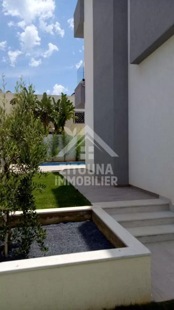 A Louer une belle Villa avec piscine à la Marsa