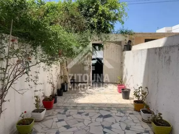 A louer un etage de villa à la marsa lahwach (4124)