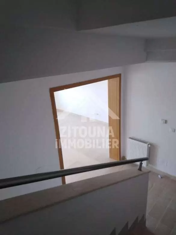 À vendre beau duplex à la Soukra