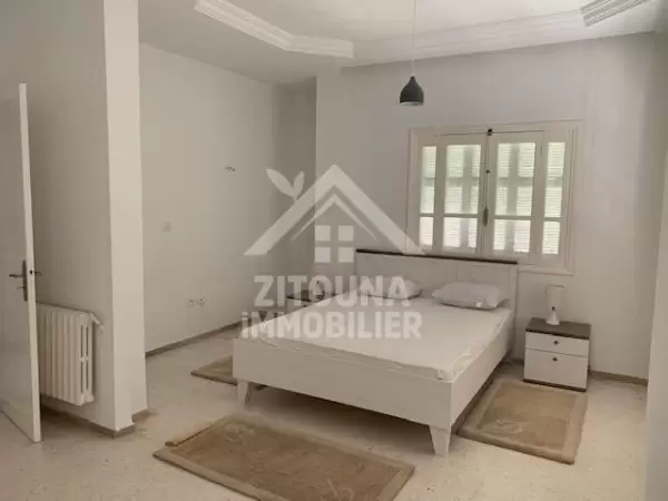 A louer un etage de villa à la marsa lahwach (4124)
