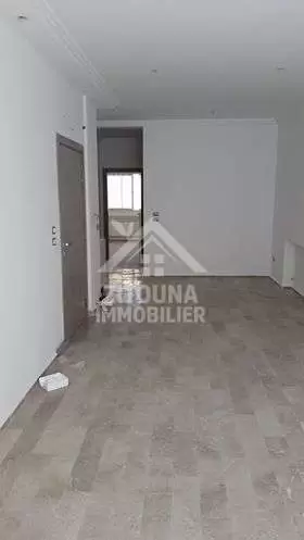 A louer un bel appartement dans un quartier résidentiel très calme à la marsa(4127)
