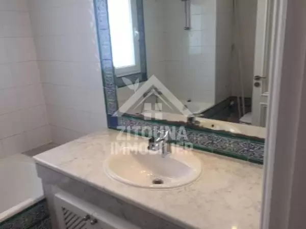 Un bel appartement à la marsa plage avec vue mer