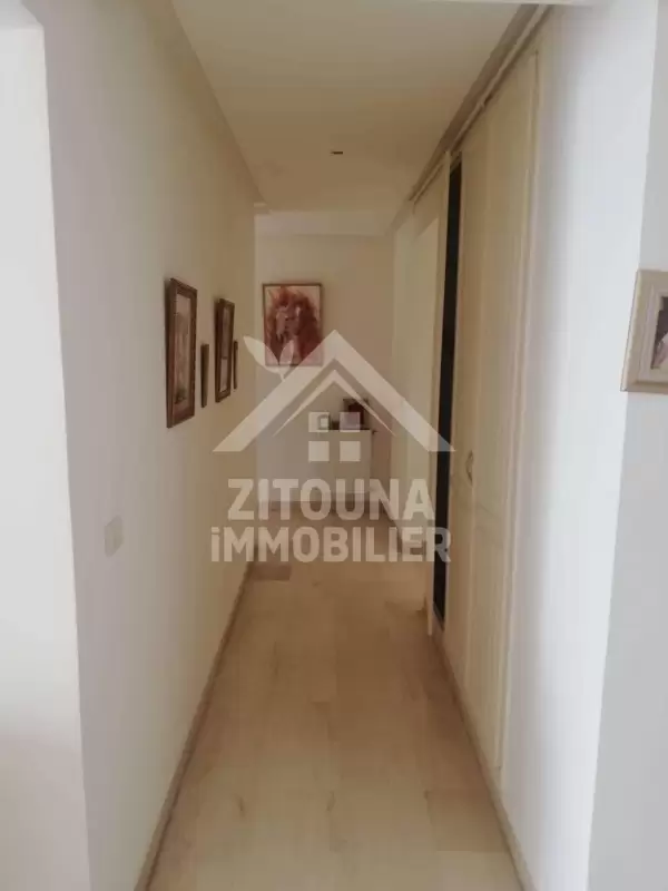 A vendre un bel appartement dans un quartier résidentiel calme à l'Aouina (4131)