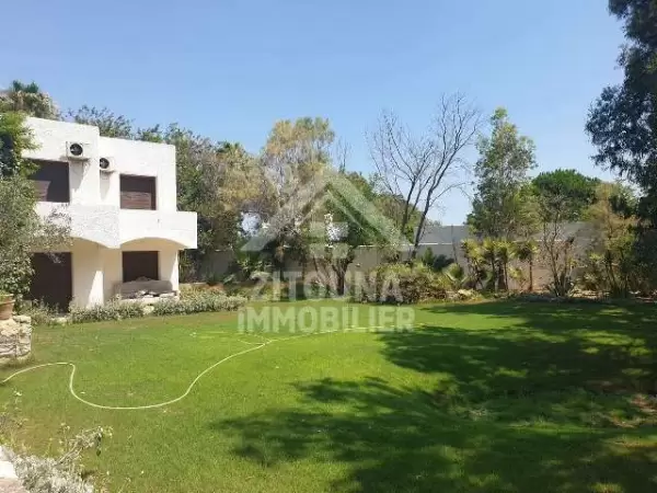 À vendre un beau terrain à la Soukra