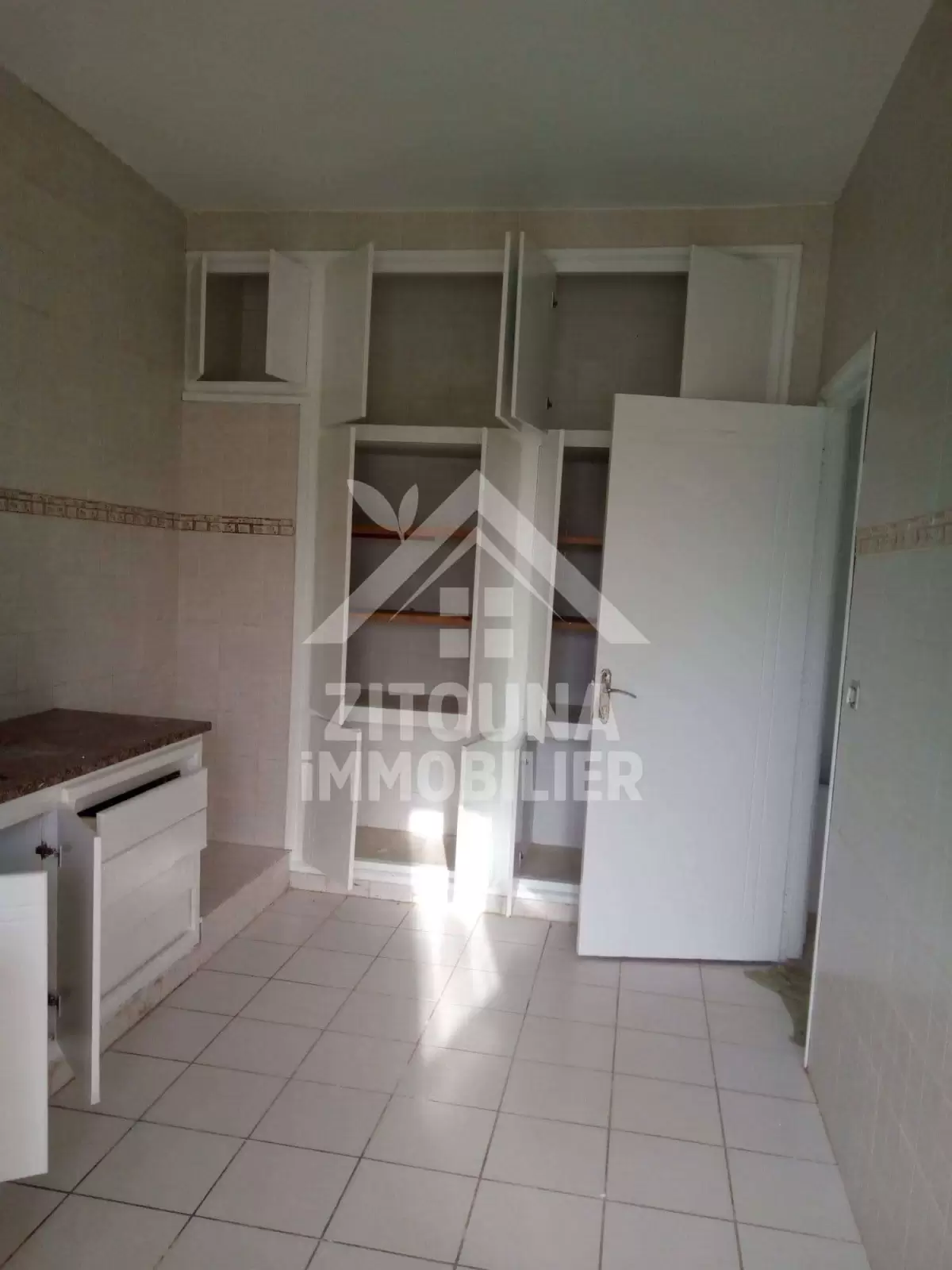 A louer Etage de villa à Raoud plage (4140)
