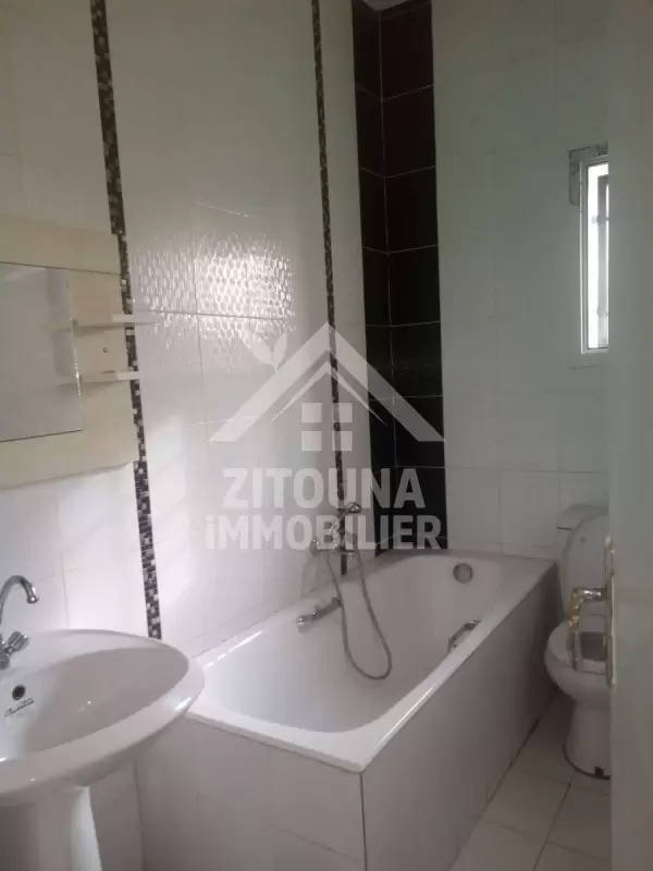 A louer Etage de villa à Raoud plage (4140)