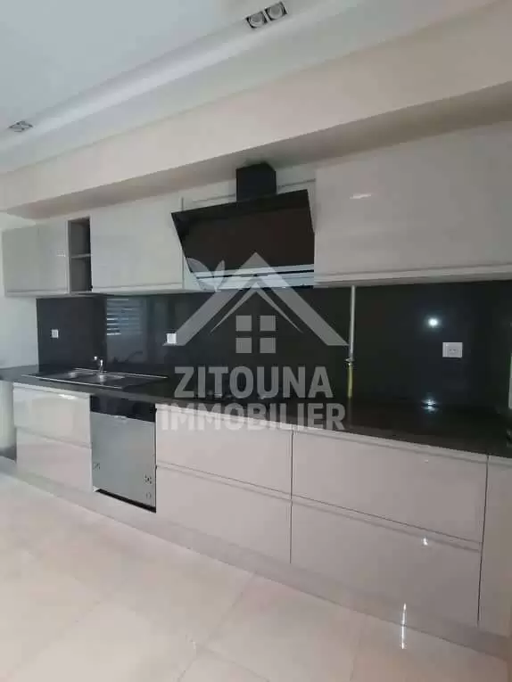 À vendre un magnifique appartement S4 au lac2