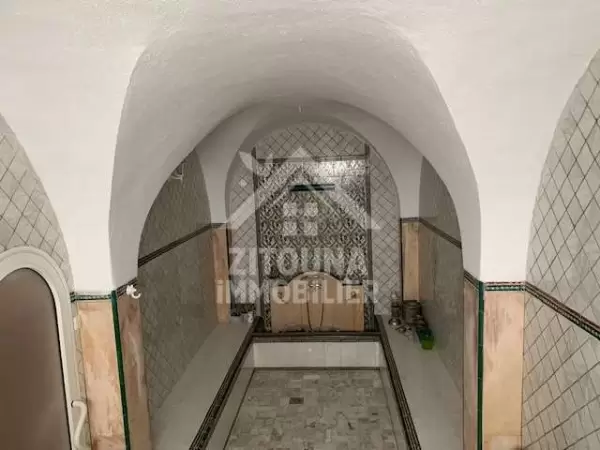 A Vendre un Salon esthétique à Carthage (4148)